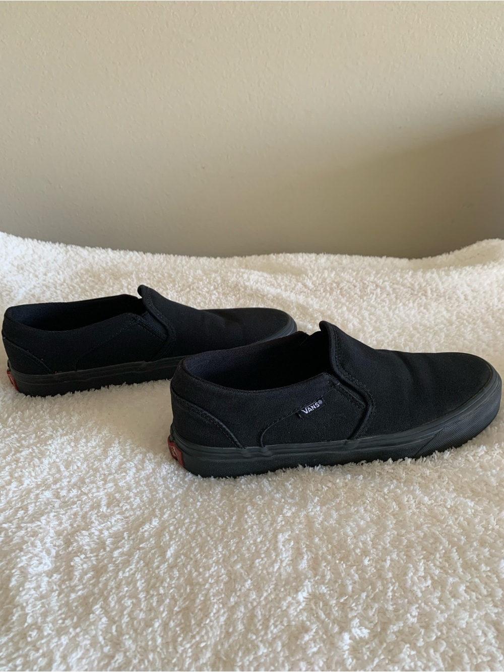 All Solid Black Slip On Vans Women’s Size 9 Barely Worn - Picture 4 of 8